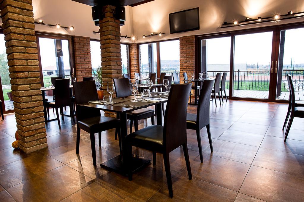 Rooms & Restaurace Na Jitrach Semice Eksteriør billede